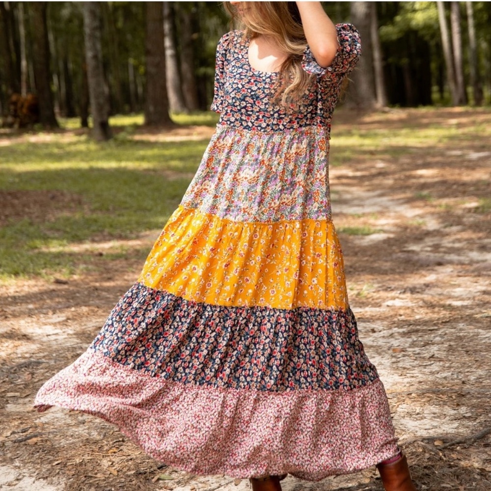 NWOT Collette Tiered Maxi Dress - Mixed
Floral Large